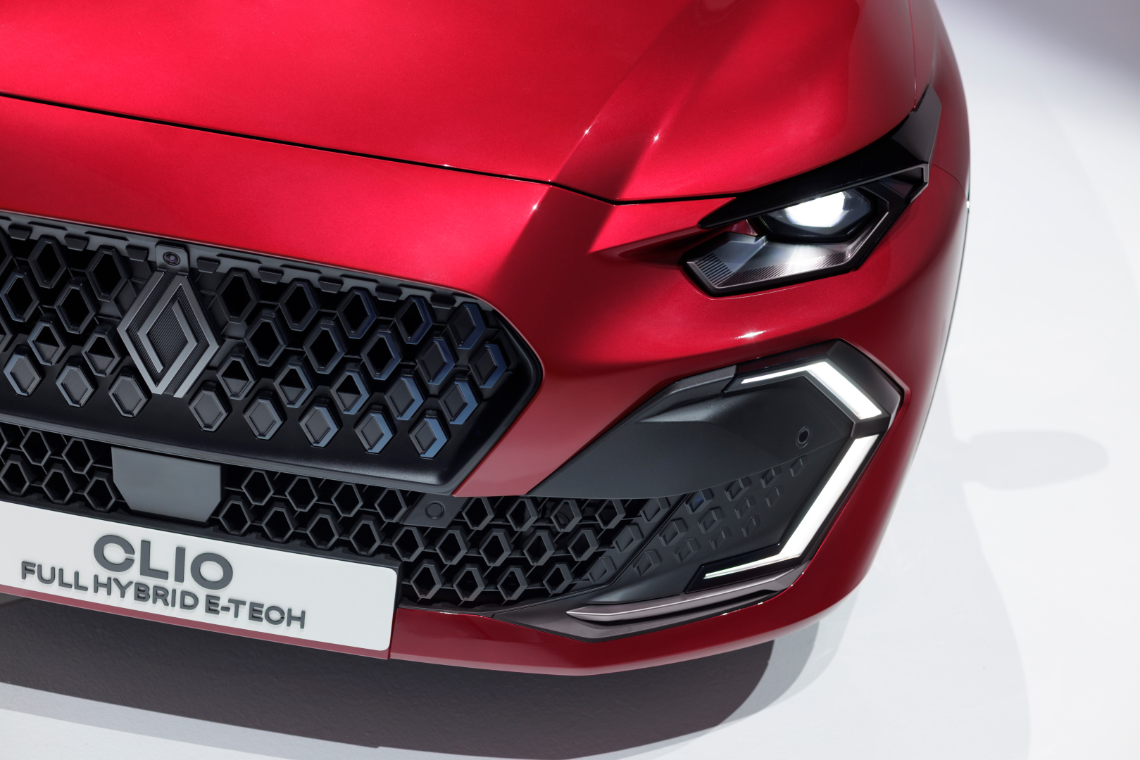SMALL_Renault Clio full hybrid E-Tech - Esprit Alpine - Absolute Red (22)